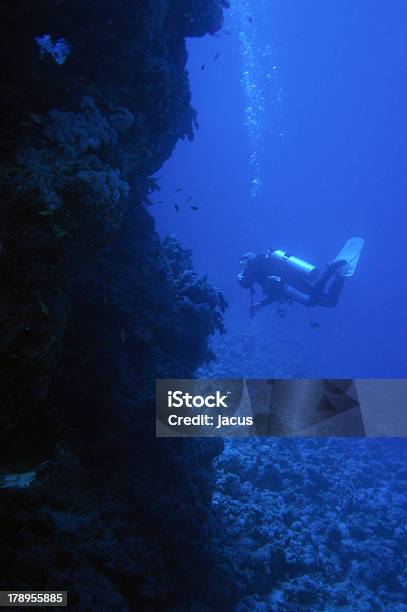Deep Blu Immersioni - Fotografie stock e altre immagini di Acqua - Acqua, Astratto, Attività ricreativa