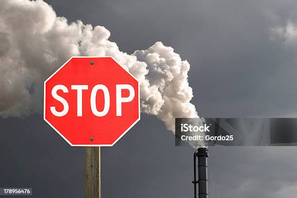 Stop Smokestack Inquinamento - Fotografie stock e altre immagini di Ambiente - Ambiente, Cattivo presagio, Composizione orizzontale