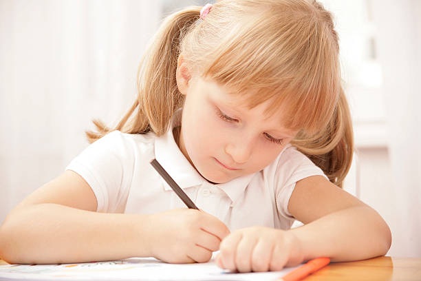 istock The girl draws 178957788