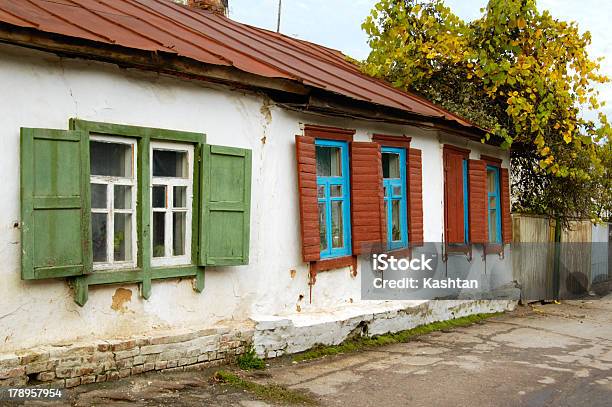 Photo libre de droit de Old Maison banque d'images et plus d'images libres de droit de Bâtiment vu de l'extérieur - Bâtiment vu de l'extérieur, Cabane - Structure bâtie, Culture européenne