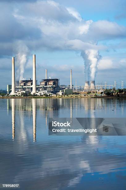 Foto de Estação Elétrica A Carvão Refletindo No Lago Austrália e mais fotos de stock de Nova Gales do Sul