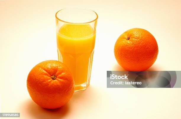 Frischer Orangensaft - Fotografias de stock e mais imagens de Alimentação Saudável - Alimentação Saudável, Beleza, Biologia