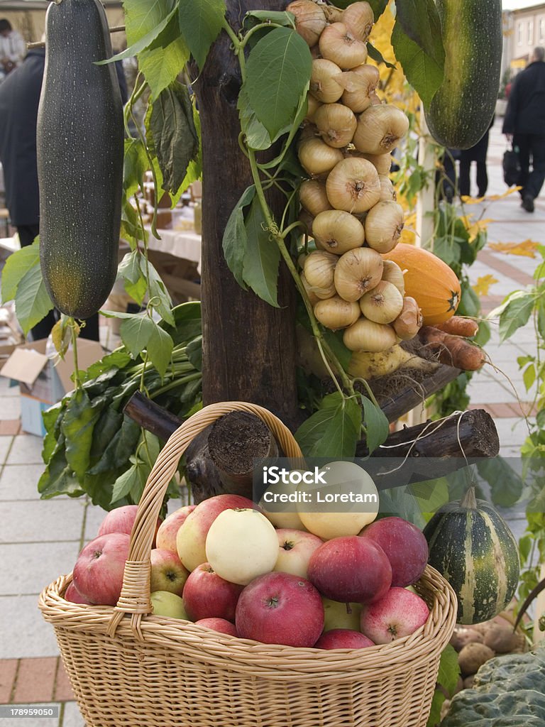 Frutas y verduras harvest - Foto de stock de Abundancia libre de derechos