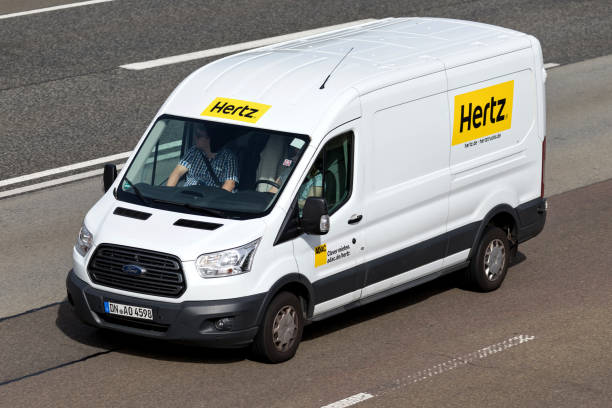 hertz ford transit - the hertz corporation photos et images de collection