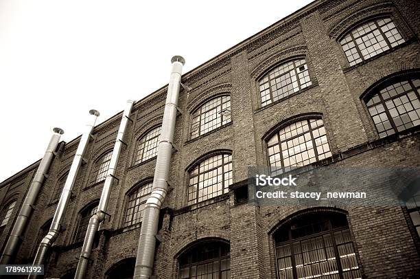 Vecchio Loft - Fotografie stock e altre immagini di Esterno di un edificio - Esterno di un edificio, Vecchia fotografia, Abbandonato