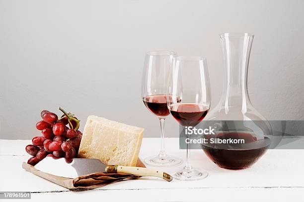 Vinho Tinto - Fotografias de stock e mais imagens de Licoreira - Licoreira, Vinho Tinto, Bebida