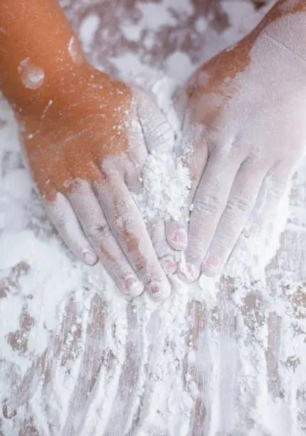 Both of the children's hands were smeared with white powder.