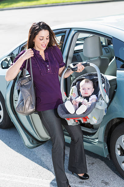 istock Woman traveling with baby 178962041