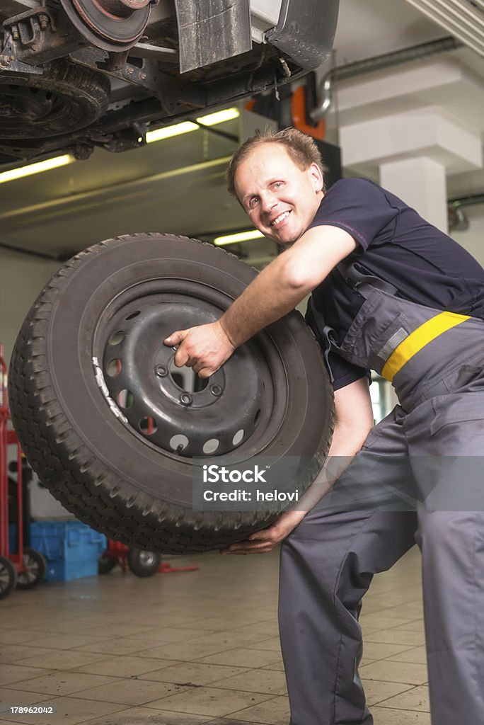 Garage automobile - Photo de Adulte libre de droits