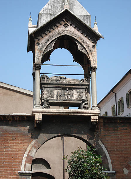 istock Juliet tomb statue in Verona 178962885