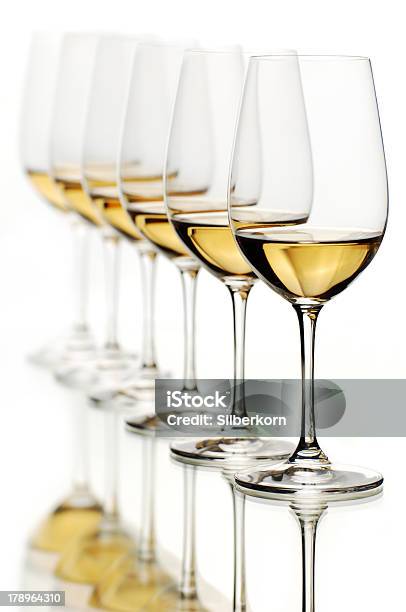 Белое Вино — стоковые фотографии и другие картинки Алкоголь - напиток - Алкоголь - напиток, Без людей, Белое вино