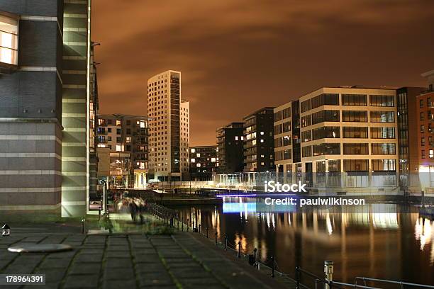 Clarence Dock A Notte - Fotografie stock e altre immagini di Acqua - Acqua, Ambientazione esterna, Appartamento