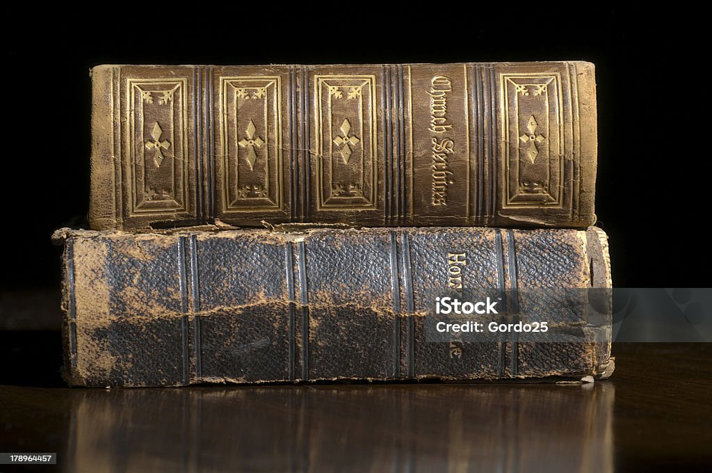 Livres anciens - Photo de Antiquités libre de droits