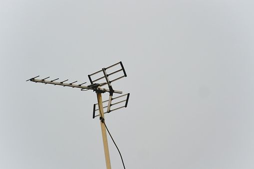 Antenna that captures television channel signals