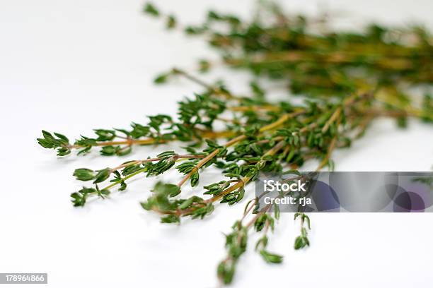 Hierbas Y Especias Tomillo Foto de stock y más banco de imágenes de Alimento - Alimento, Comidas y bebidas, Crecimiento