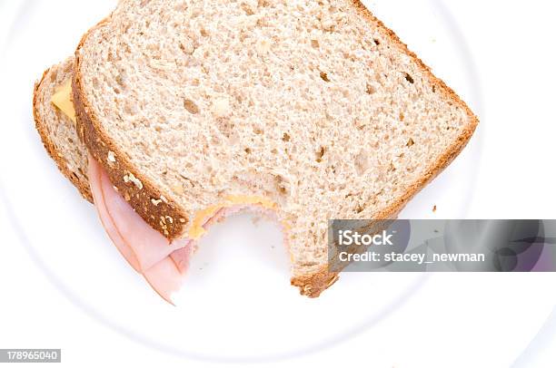 Photo libre de droit de Jambon Fromage Morceau Croqué banque d'images et plus d'images libres de droit de Sandwich - Sandwich, Hygiène alimentaire, Morceau croqué