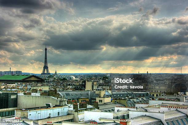 Vista Tetti Di Parigi - Fotografie stock e altre immagini di Ambientazione esterna - Ambientazione esterna, Architettura, Canna fumaria