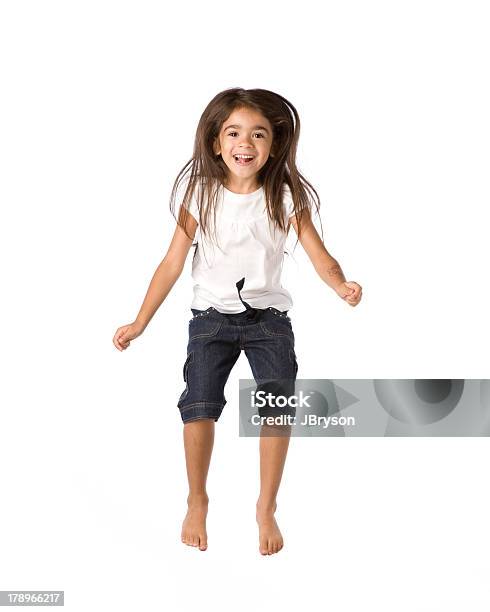 Hispanic Girl Jumps En Aire Foto de stock y más banco de imágenes de Encuadre de cuerpo entero - Encuadre de cuerpo entero, Etnia Latinoamericana, Niñas