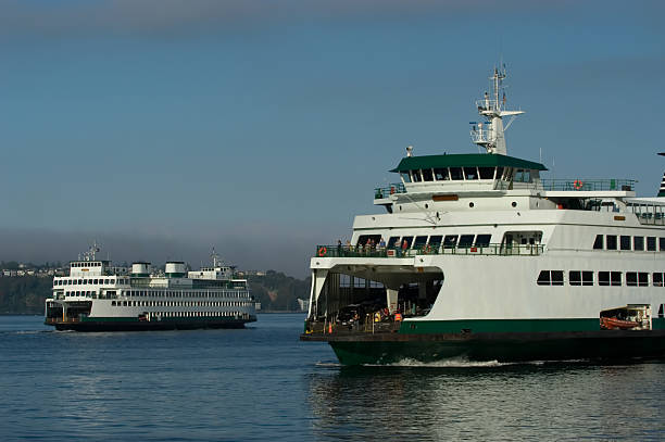 Two ferries Seattle ferry terminal to Olympic north pacific ocean globe stock pictures, royalty-free photos & images