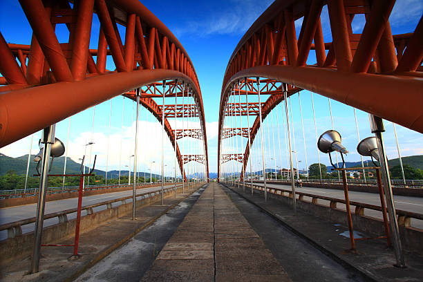 gui mo bridge - bridge beauty in nature travel destinations yangshuo - fotografias e filmes do acervo