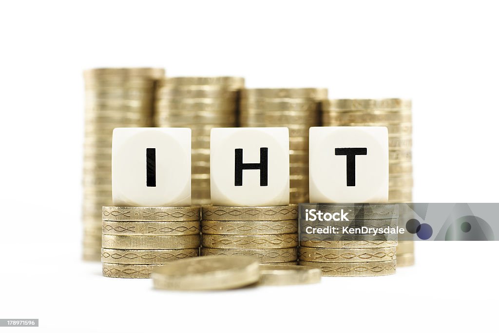 IHT (наследования налог) в золотые монеты на белом фоне - Стоковые фото Завещание роял�ти-фри
