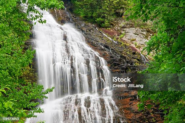 Mingo Falls W Cherokee Nc - zdjęcia stockowe i więcej obrazów Czirokezi - Północnoamerykańska kultura plemienna - Czirokezi - Północnoamerykańska kultura plemienna, Wiosna, Źródło