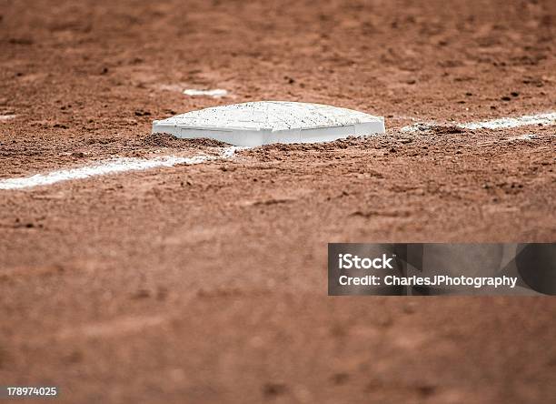 Foto de Base De Beisebol Softball Linha De Base e mais fotos de stock de Alcançar - Alcançar, Anti-higiênico, Atividade