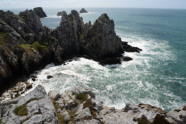 pointe de penhir, bretagne, frankreich - kap halbinsel stock-fotos und bilder