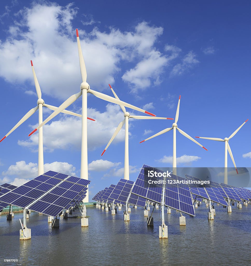 Energía solar panels y la turbina de viento - Foto de stock de Panel Solar libre de derechos