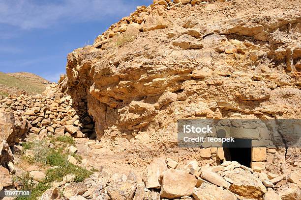 Foto de Célula Hermit Em Kidron Valley Israel e mais fotos de stock de Deserto - Deserto, Amarelo, Antigo