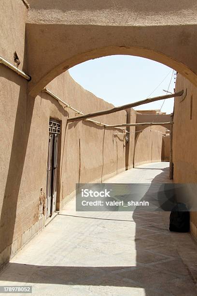 狭い Street - イランのストックフォトや画像を多数ご用意 - イラン, ドア, ヤズド市