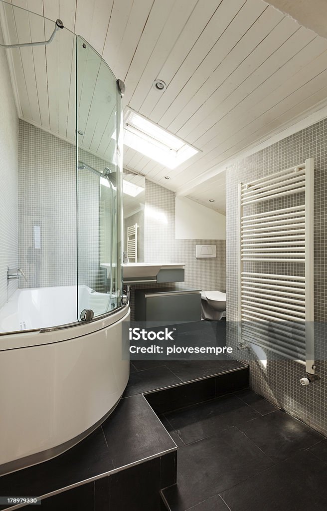 Moderne Badezimmer in einem alten loft - Lizenzfrei Alt Stock-Foto