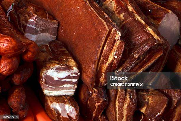 Rumana Tradicional Comida Foto de stock y más banco de imágenes de Alimento - Alimento, Alimentos ahumados, Amarillo - Color