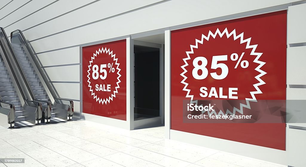 85 por cento de venda na loja windows e escadas rolantes - Foto de stock de Comércio - Consumismo royalty-free