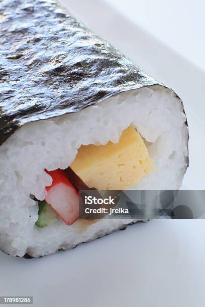 Primo Piano Di Ehomaki Roll Sushi - Fotografie stock e altre immagini di Alga marina - Alga marina, Cetriolo, Composizione verticale