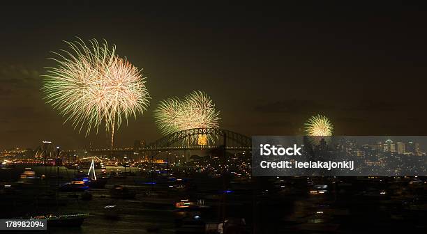 Feuerwerk Sydney Silvester 2013 Stockfoto und mehr Bilder von Abendball - Abendball, Abenddämmerung, Anzünden