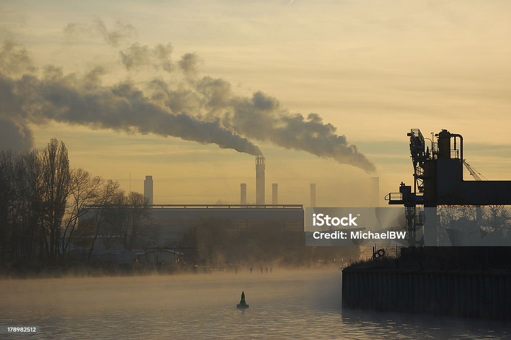 Las emisiones de CO2 de fábrica - Foto de stock de Copenhague libre de derechos