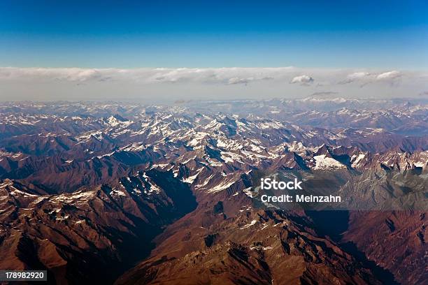 Hermosa Vista De Las Montañas Del Himalaya Foto de stock y más banco de imágenes de Aire libre - Aire libre, Asia, Belleza de la naturaleza