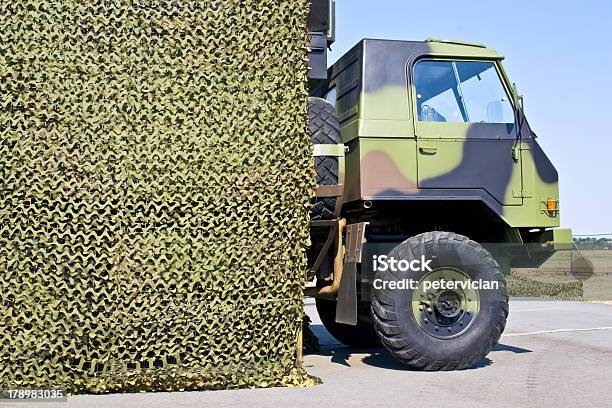 軍用車で飾ったカモフラージュのネット - オフロード車のストックフォトや画像を多数ご用意 - オフロード車, タイヤ, トラック