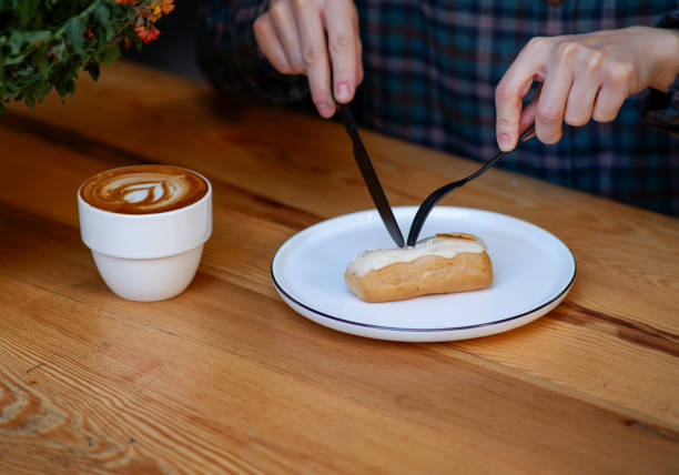 eclair dessert
