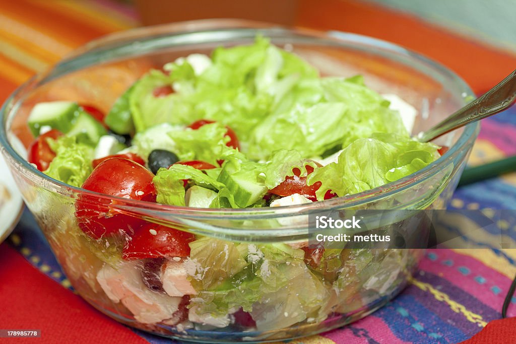 Salade de légumes frais sur une assiette - Photo de Ail - Légume à bulbe libre de droits