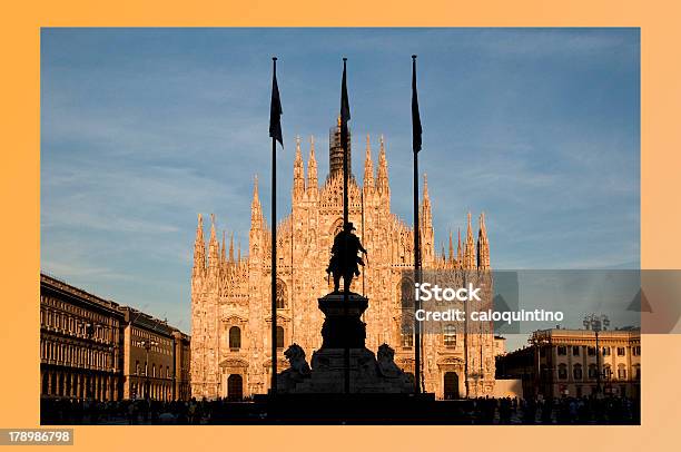 Duomo Di Milano Foto de stock y más banco de imágenes de Arquitectura - Arquitectura, Arte cultura y espectáculos, Fondos