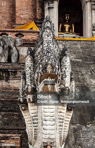 Photo libre de droit de Cinq Étape Dragon De Wat Chedi Luan Chiang Mai Thaïlande banque d'images et plus d'images libres de droit de Adulation