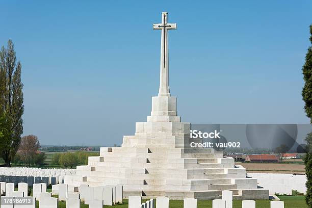 Photo libre de droit de Tyne Lit Bébé Commonwealth Memorial Près De Ypres banque d'images et plus d'images libres de droit de Armée - Armée, Belgique, Blanc