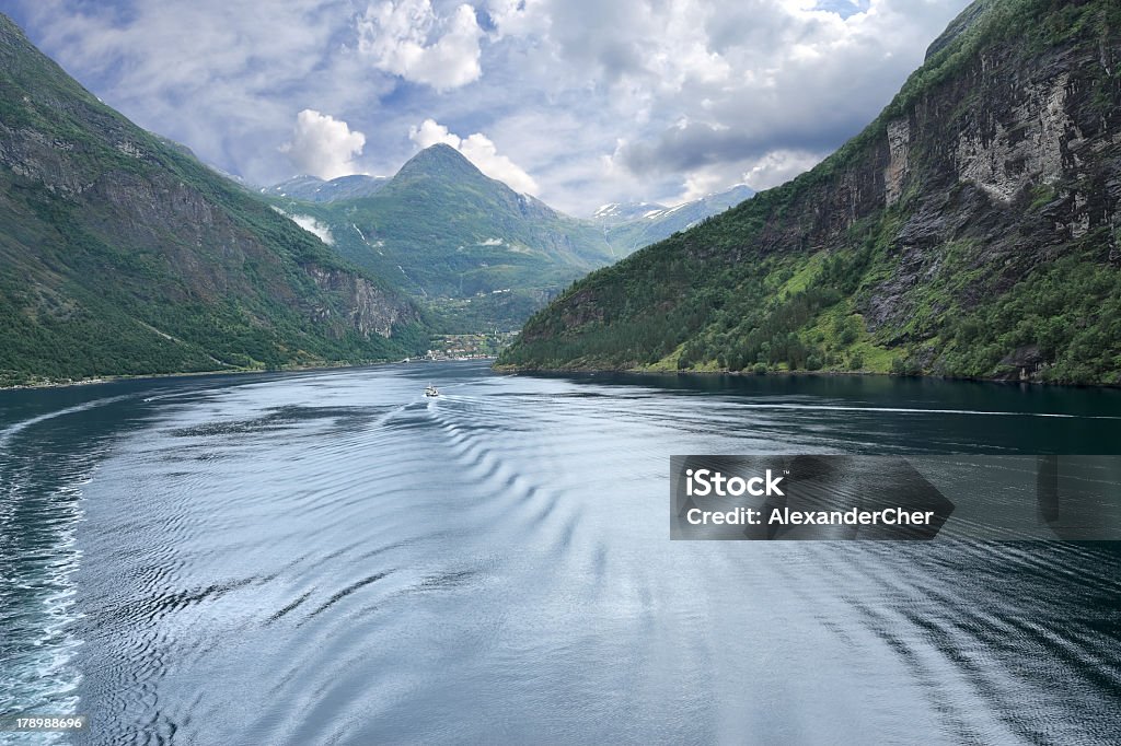 Vista de Geirangerfjord, Geiranger-Noruega de Escandinavia - Foto de stock de Agua libre de derechos