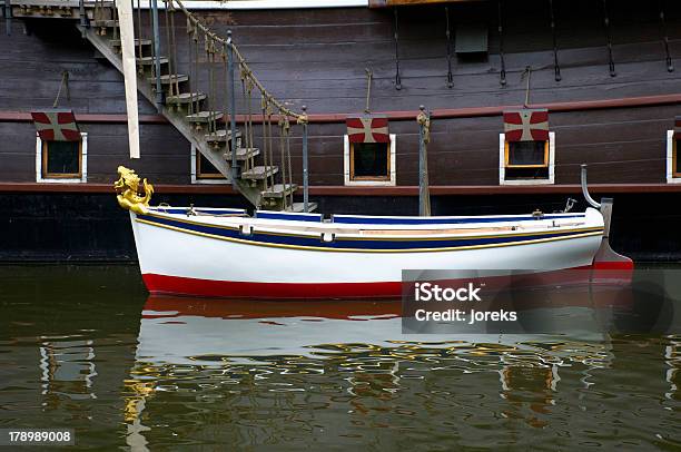 Ruderboot Stockfoto und mehr Bilder von Am Rand - Am Rand, Blau, Bootssteg