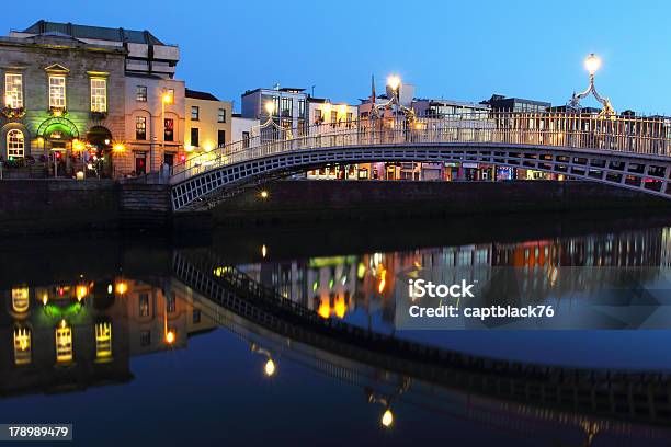 Most Półpensowy W Nocy W Dublinie - zdjęcia stockowe i więcej obrazów Bez ludzi - Bez ludzi, Dublin - Irlandia, Fotografika