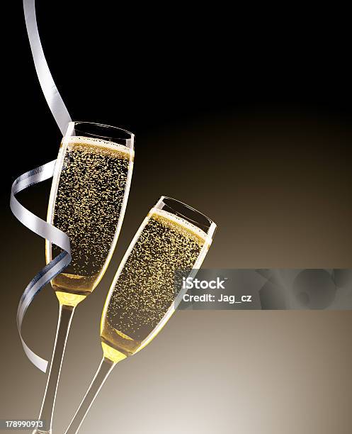 Gläser Champagner Stockfoto und mehr Bilder von Alkoholisches Getränk - Alkoholisches Getränk, Band, Champagnerglas