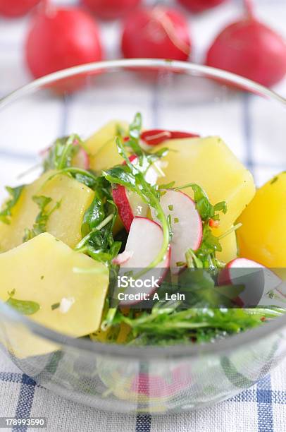 Ensalada De Patata Con Rojo Rábano Foto de stock y más banco de imágenes de Alemania - Alemania, Alimento, Aperitivo - Plato de comida