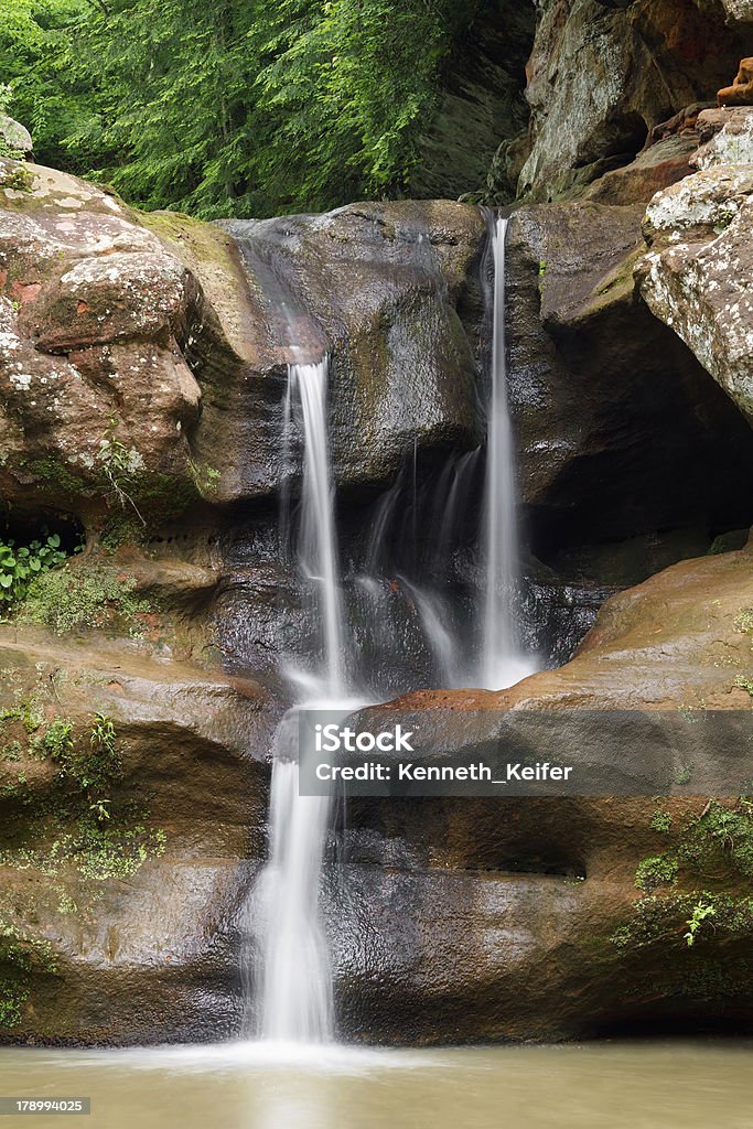 Superior Falls no Old Man's Cave - Foto de stock de Arenito royalty-free